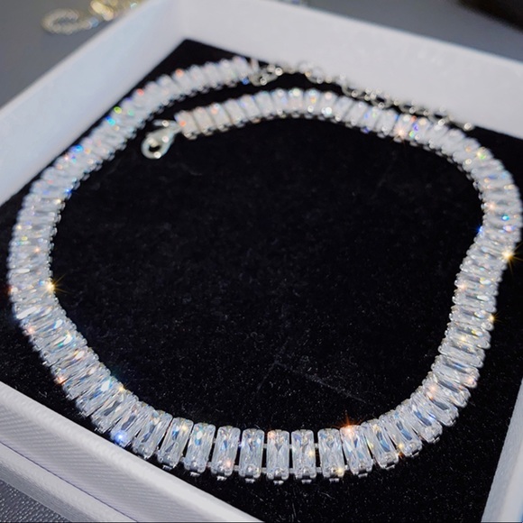 DIAMOND 18K WHITE GOLD BAGUETTE NECKLACE - Picture 2 of 4